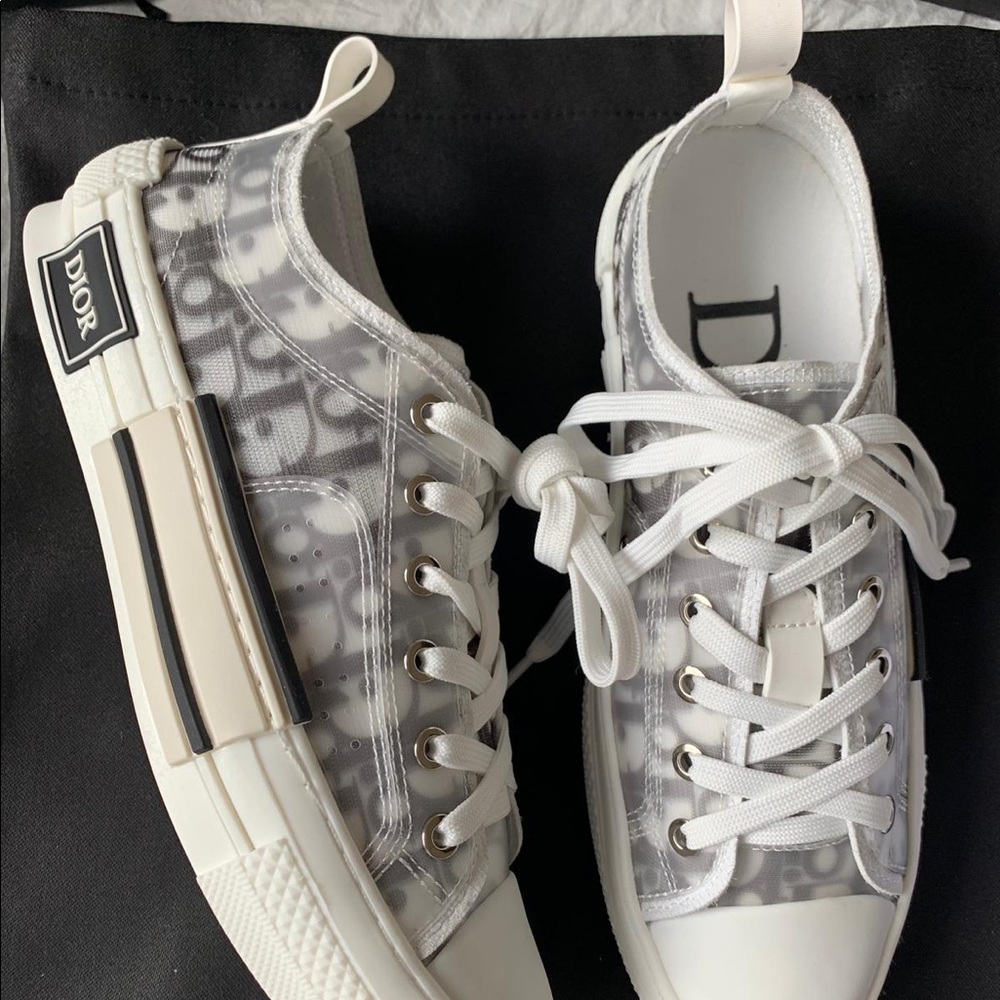 Authentic Dior B21 Sneaks